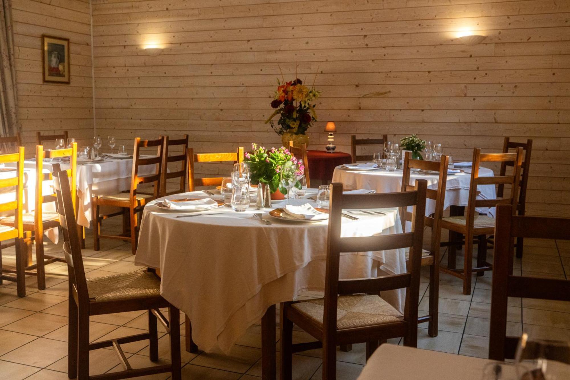 Hotel Restaurant Des Thermes Castera-Verduzan Экстерьер фото