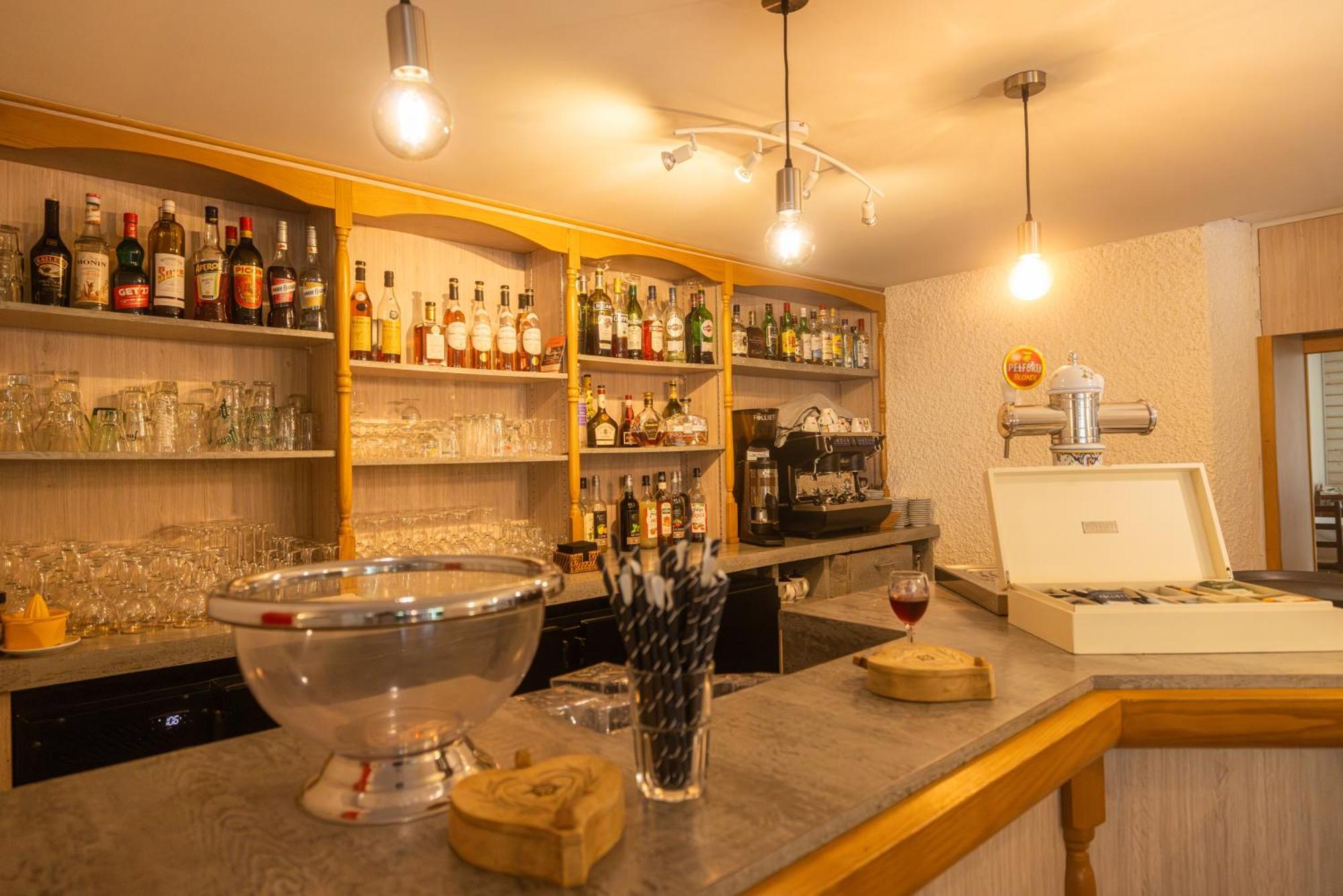 Hotel Restaurant Des Thermes Castera-Verduzan Экстерьер фото